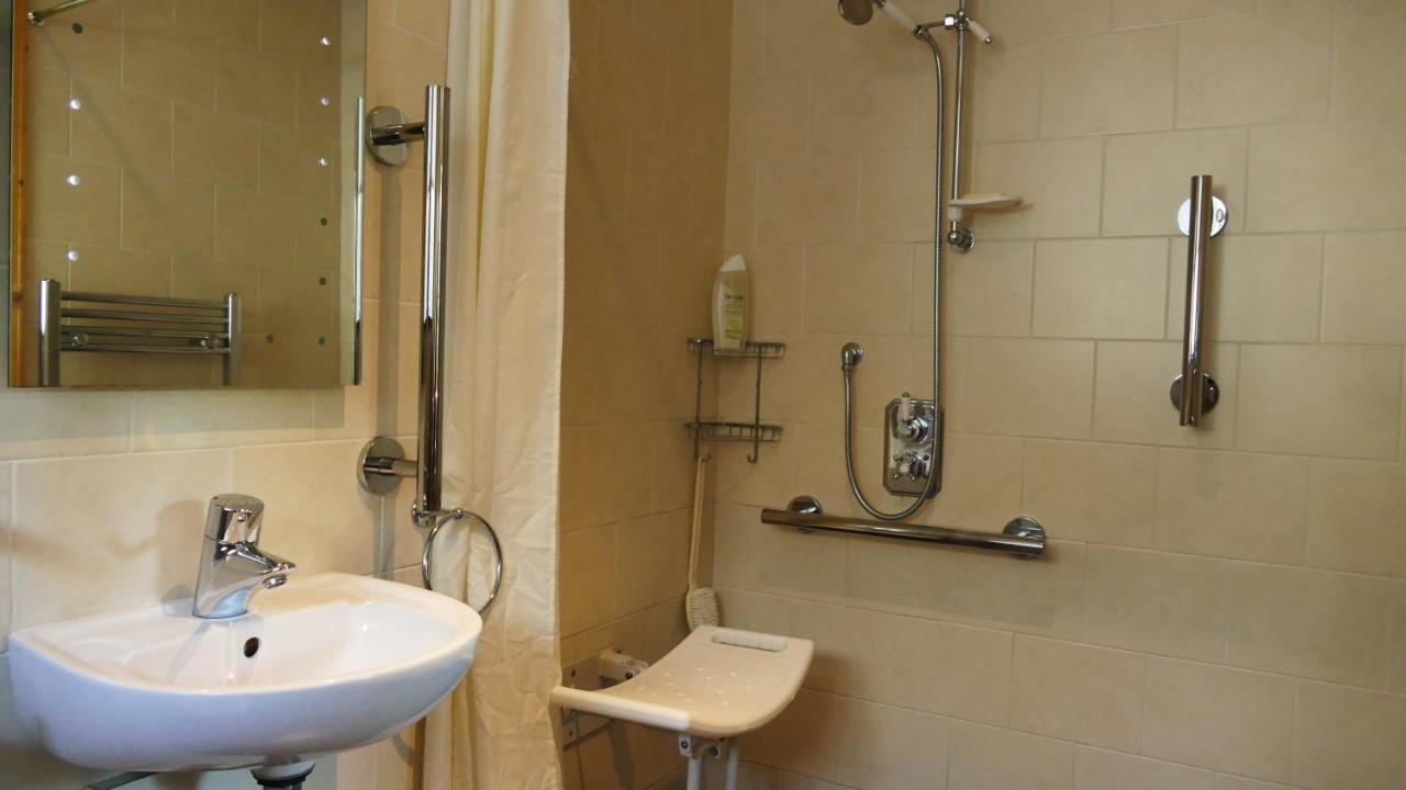 Cosy Ground Floor Disabled Friendly Room In Farm House Llandderfel Bagian luar foto