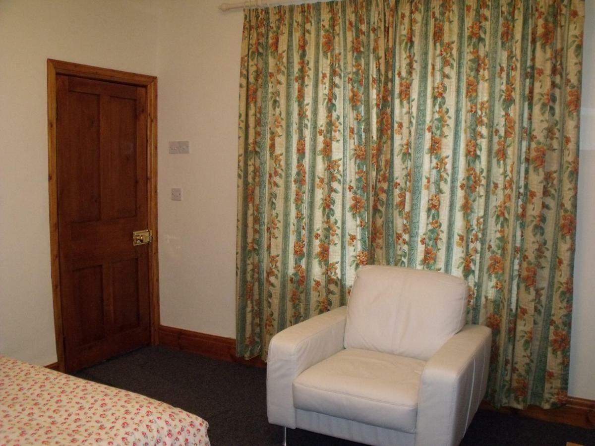 Cosy Ground Floor Disabled Friendly Room In Farm House Llandderfel Bagian luar foto