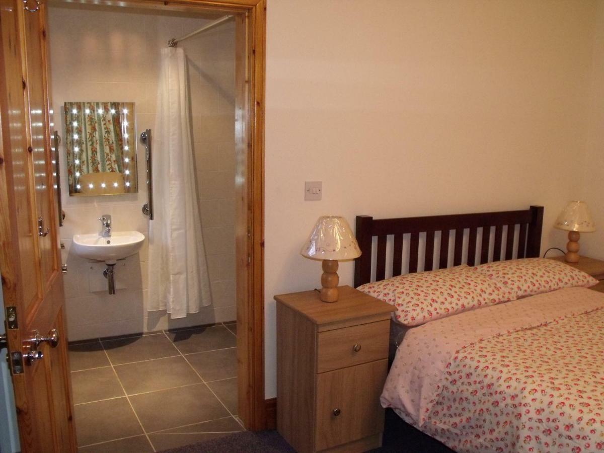 Cosy Ground Floor Disabled Friendly Room In Farm House Llandderfel Bagian luar foto