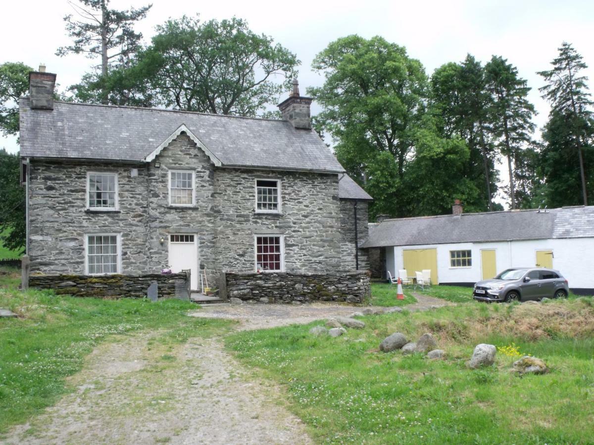Cosy Ground Floor Disabled Friendly Room In Farm House Llandderfel Bagian luar foto