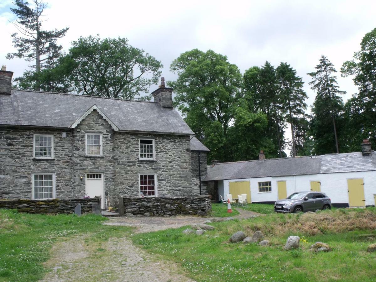 Cosy Ground Floor Disabled Friendly Room In Farm House Llandderfel Bagian luar foto